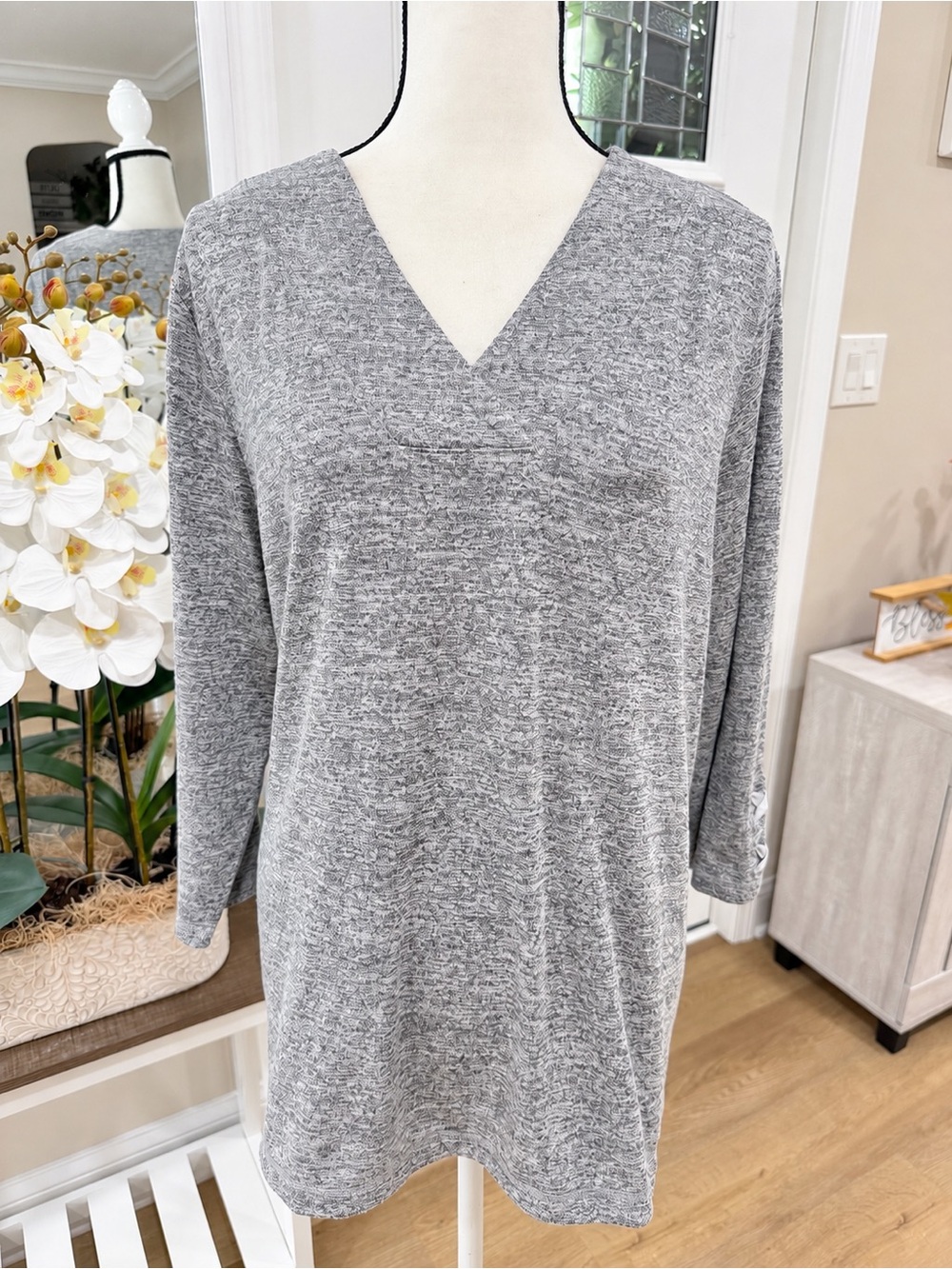 New$89 T by Talbots Plus 2X Gray Knit Tunic Blouse V Neck Lace-Up Sleeve Detail